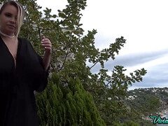 Tussi, Grosse titten, Vollbusig, Monster, Natürlichen titten, Im freien, Solo, Titten