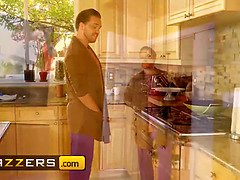 Culo grande, Verga grande, Tetas grandes, Cornudo, Semen en la boca, Rostro sentado, Paja con tetas, Tetas