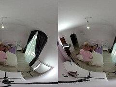 In den arsch, Blasen, Braunhaarige, Hundestellung, Aufs gesicht abspritzen, Latina, Pool, Pov