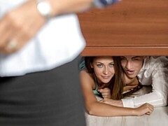 Grosser arsch, Blasen, Braunhaarige, Hundestellung, Natürlichen titten, Büro, Jungendliche (18+), Titten