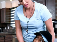 Blonde, Plantureuse, Fille latino, Lesbienne, Léchez, Mère que j'aimerais baiser, Chatte, Maigrichonne