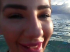 Bikini, Despelote, Novia, Al aire libre, Pequeña, Pov, Público, Tetas