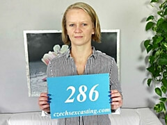 Leie, Grosser schwanz, Blondine, Blasen, Tschechisch, Hundestellung, Handjob, Kurzes haar