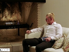 Brunette brune, En levrette, Érotique, Hard, Orgasme, Petite femme, Gicler, Nénés