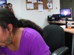 Sucer une bite, Brunette brune, Homme nu et filles habillées, Européenne, Groupe, Mère que j'aimerais baiser, Réalité, Voyeur