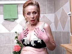 Kont, Blond, Dichtbij, Oudere vrouw, Omie, Hd, Rijpe lesbienne, Moeder