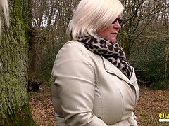 Blondine, Geile alte tussi, Fingern, Lesbisch, Masturbation, Milf, Mutti, Muschi