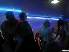 Leie, Grosser schwanz, Schwarz, Tanzen, Orgie, Strümpfe, Ablutschen, Titten