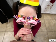 Diep in de keel, Kokhalzen, Handbeurt, Hd, Ondergoed, Moeder die ik wil neuken, Stiefmoeder, Tiener