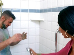 Cul, Salle de bains, Belle grosse femme bgf, Grosse bite, Bâillonner, Branlette thaïlandaise, Douche, Tatouage