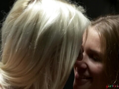 Cul, Tchèque, Lesbienne, Léchez, Seins naturels, Chatte, Jarretelles, Nénés