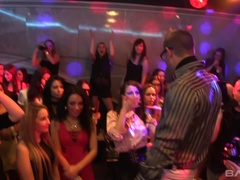 Blonde, Sucer une bite, Brunette brune, Groupe, Interracial, Lingerie, Mature, Réalité