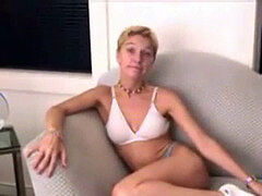 素人, オナニー, 熟年, 淫乱熟女, ショートヘア, 一人, おもちゃ