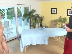 デカ尻, フェラチオ, 人形, 顔射, 手コキする, オイル, 驚き, オッパイの