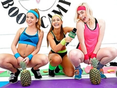 デカ尻, デカパイ, フェラチオ, 茶髪の, バック, 女 人男 人, ティーン, 三人