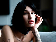 Amateur, Gros seins, Brunette brune, Maigrichonne, Solo, Dénudage, Adolescente, Nénés