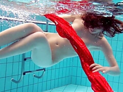 女, フェティッシュ, プール, オマンコ, 一人, ティーン, 締まりの良い, 水中