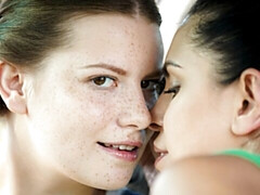 Embrassement, Léchez, Lingerie, Masturbation, De plein air, Chatte, Rasée, Dénudage