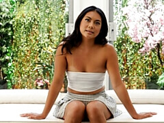 Asiatique, Grosse bite, Sucer une bite, En levrette, Seins naturels, Cheveux courts, Adolescente, Nénés