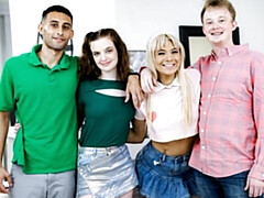 18 años, Culo grande, Verga grande, Mamada, Estilo perrito, Cuadrupleta, Tetas naturales, Adolescente