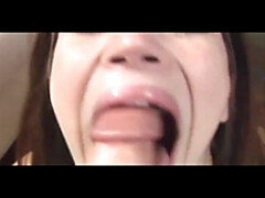 Sucer une bite, Brunette brune, Faciale, Bâillonner, Léchez, Masturbation, Pov, Suçant