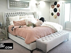 Blasen, Bekleidet, Tochter, Aufs gesicht abspritzen, Küche, Lecken, Taboo, Spanner