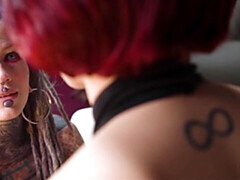 18, アナル, デカ尻, デカパイ, 指いじり, キス, オマンコ, ティーン