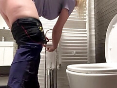 Бутылка, Пальцем, Хд, На публике, Сквиртинг, Туалет