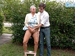 Женщины, Мастурбация, Зрелые, Милф, На природе, На публике, Сквиртинг, Вебкамера