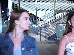 Минет, Брюнетки, Сперма на лице, Две девушки, Поцелуи, Лизание жопы, Втроем