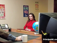 18 jaar, Enthousiasteling, Bruinharig, Ondergoed, Kantoor, Roken, Spion, Lerarin