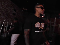 Tussi, Grosser schwanz, Blondine, Spermaladung, Fetisch, Gruppensex, Handjob, Interrassisch