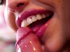 Blasen, Braunhaarige, Hundestellung, Aufs gesicht abspritzen, Fingern, Handjob, Natürlichen titten, Muschi