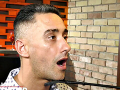 Grosser arsch, Grosse titten, Schwanz, Hundestellung, Reif, Zierlich, Muschi, Titten