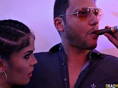 素人, アナル, ぽっちゃり, フェラチオ, ハードコア, なめる, 公共