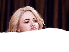 Gros cul, Grosse bite, Blonde, Seins naturels, Cheveux courts, Maigrichonne, Adolescente, Nénés