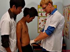 Asiático, Médico, Erótico, Penetracion con dedos, Gay, Flaco, Adolescente, Trio