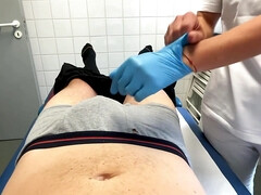 Homme nu et filles habillées, Exam, Fétiche, Allemand, Latex, Infirmière, Orgasme, Pénis