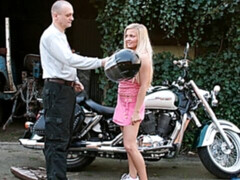 Pijpbeurt, Hondjeshouding, Dubbele penetratie, Handbeurt, Man man vrouw, Buiten, Tiener, Trio