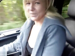 Cul, Sucer une bite, Voiture, Mamelons, Public, Chatte, Rasée, Jarretelles