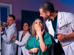 Gros seins, Blonde, Sucer une bite, Médecin, En levrette, Branlette thaïlandaise, Hard, Infirmière