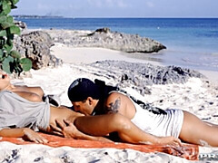 18 летние, Пляж, Большой член, Большие сиськи, Блондинки, Минет, Тощие, Молоденькие