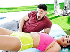 Amateur, Grosse bite, Gros seins, Sucer une bite, Brunette brune, En levrette, Gym, Culottes ou slips
