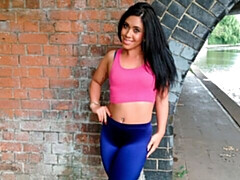 Enthousiasteling, Grote mammen, Bruinharig, Flashing, Latijnse vrouw, Moeder die ik wil neuken, Naakt, Openbaar