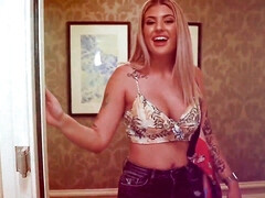 18 ans, Sucer une bite, En levrette, Faciale, Branlette thaïlandaise, Hard, Hd, Adolescente