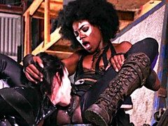 Grosse titten, Küssen, Lecken, Lingerie, Masturbation, Milf, Entkleiden, Titten