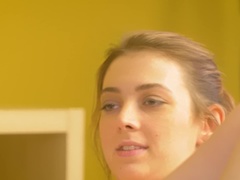 指いじり, ハンガリー人, なめる, 母, ピアス, オマンコ, ショートヘア, 義母