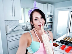 デカ尻, デカチン, デカパイ, フェラチオ, 茶髪の, キッチン, ガリガリ, ティーン