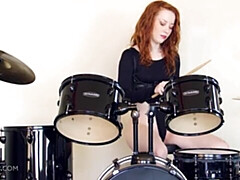 Doigter, Masturbation, Seins naturels, Rousse roux, Maigrichonne, Solo, Adolescente, Nénés