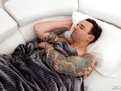 Chambre à dormir, Gros seins, Queue, Européenne, Embrassement, Seins naturels, Plan cul à trois, Nénés